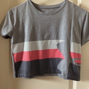 Grey under armor cropped T-shirt GREAT CONDITION